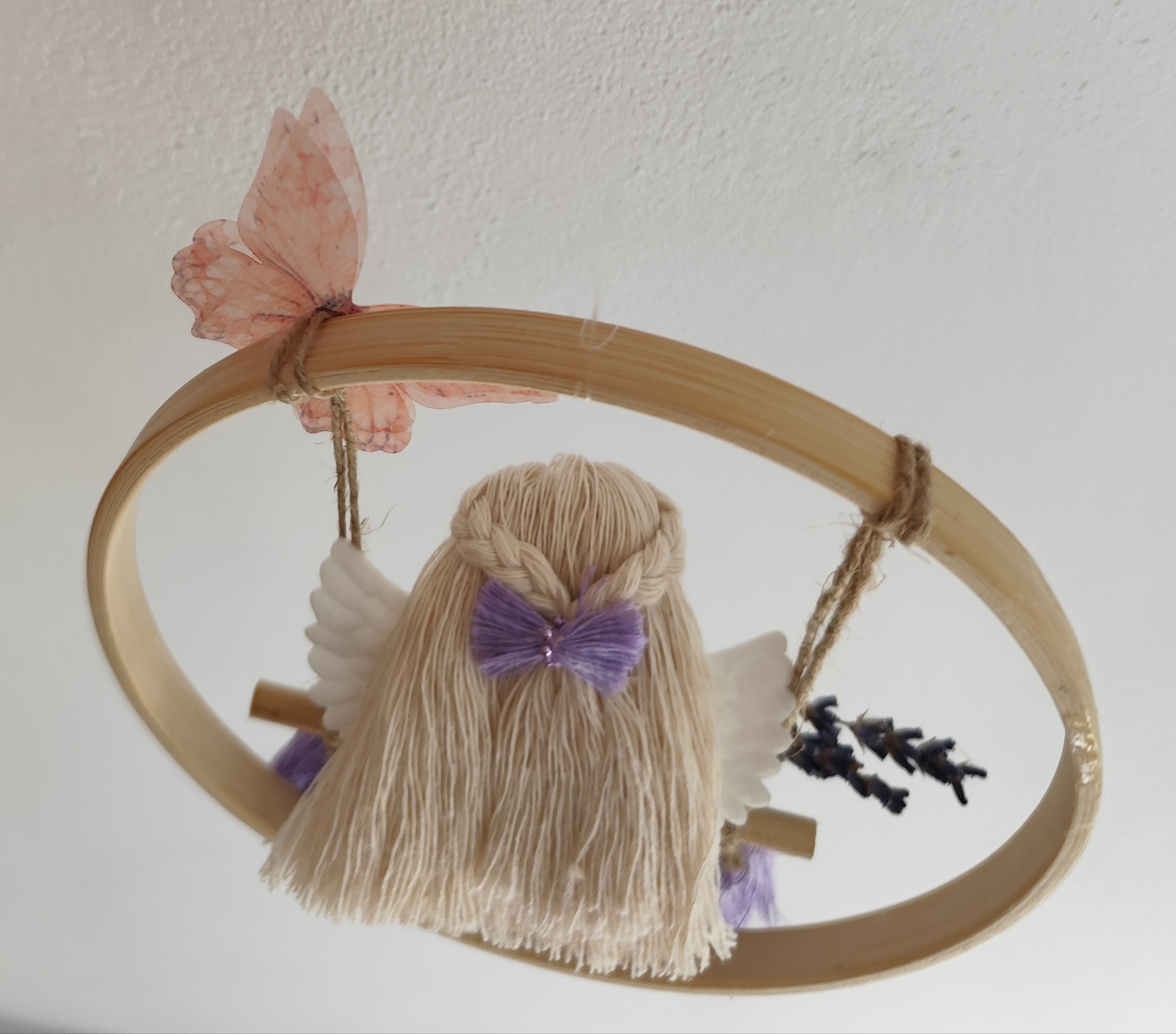 Macrame Andělka Levandulová na houpačce